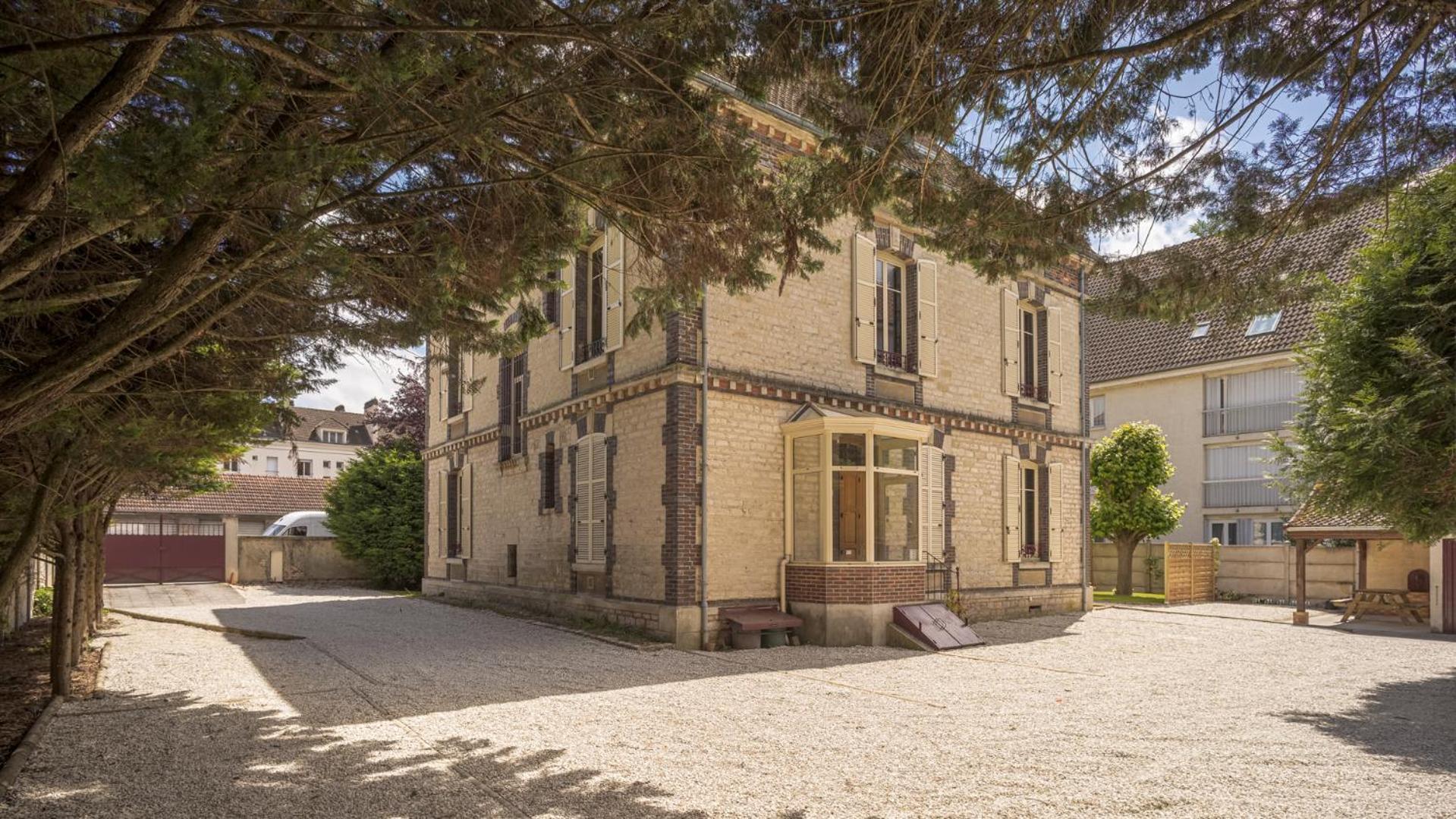 Bonappart 12 - Charme Napoleonien & Confort Troyes Exteriör bild